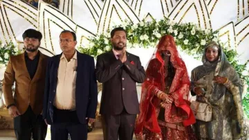 khan sir wife : खान सर की पत्नी की पहली तस्वीर कुछ इस तरह आई, रिसेप्शन पार्टी की तस्वीरें और वीडियो हुए वायरल